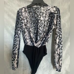 Sheer, Deep V Long Sleeved Bodysuit | M | FashionNova